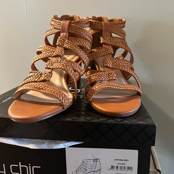 Cute Sandals - Picture 6 of 7